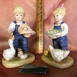 TODENIM DAYS"TM
By "HOMCO"®
© 1985 Home Interiors & Gifts, Inc.
Feeding Chicken